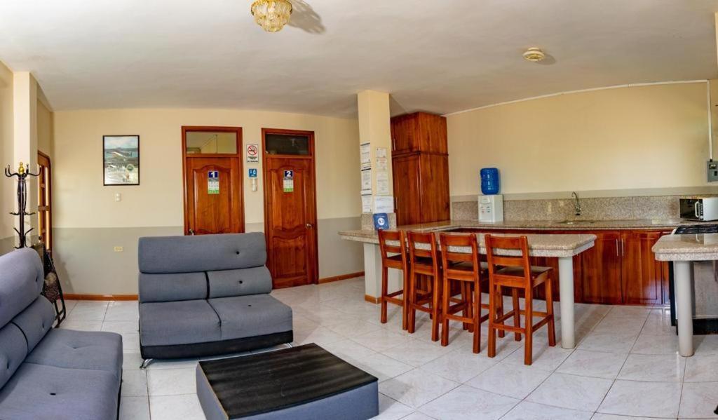 Cucuve Eco Hostal Puerto Baquerizo Moreno Ngoại thất bức ảnh
